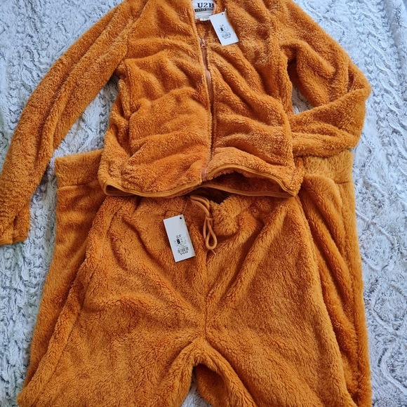 U2B Tops - NWT U2B Mustard Yellow Teddy Top and Bottom Cuffed